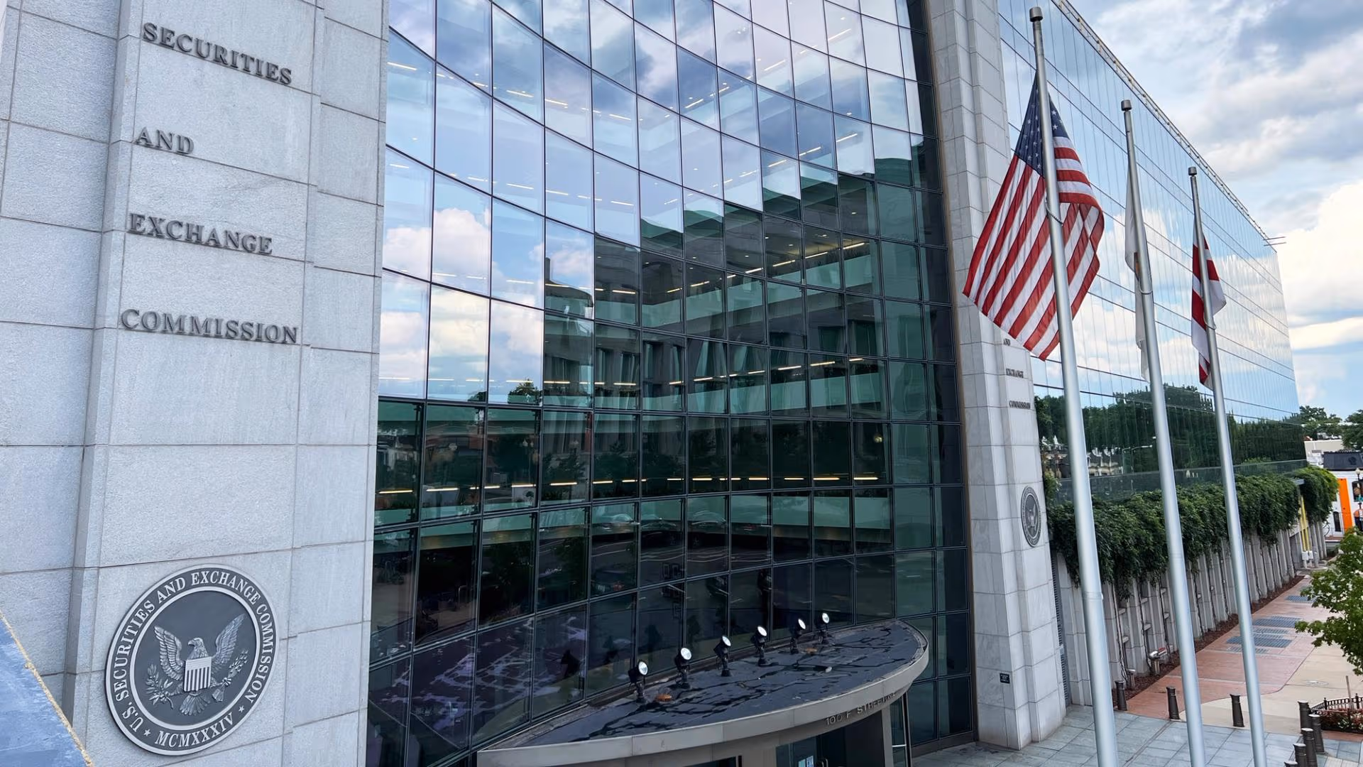SEC Delays Launch of Prediction Market ETFs Amid Regulatory Review